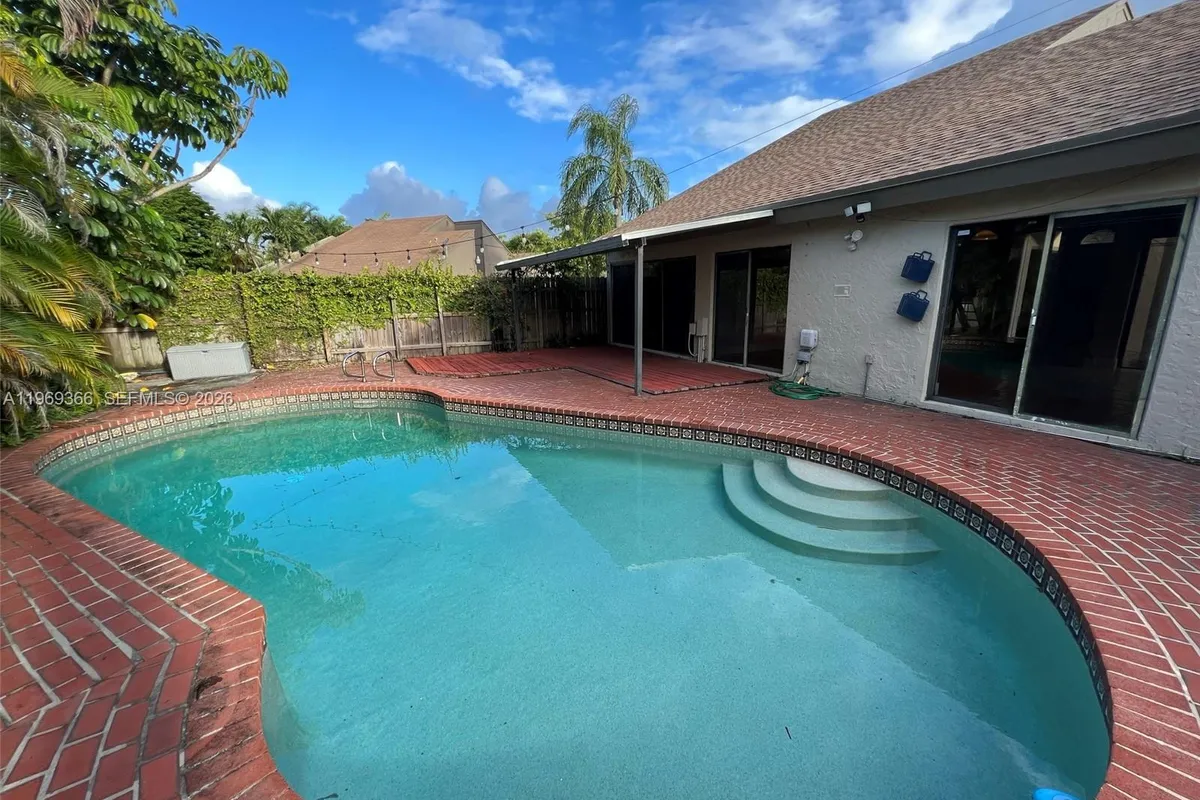 7512 SW 95th Pl, Miami FL 33173