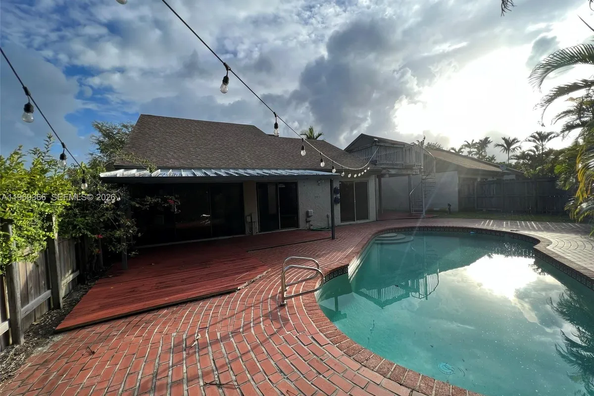 7512 SW 95th Pl, Miami FL 33173