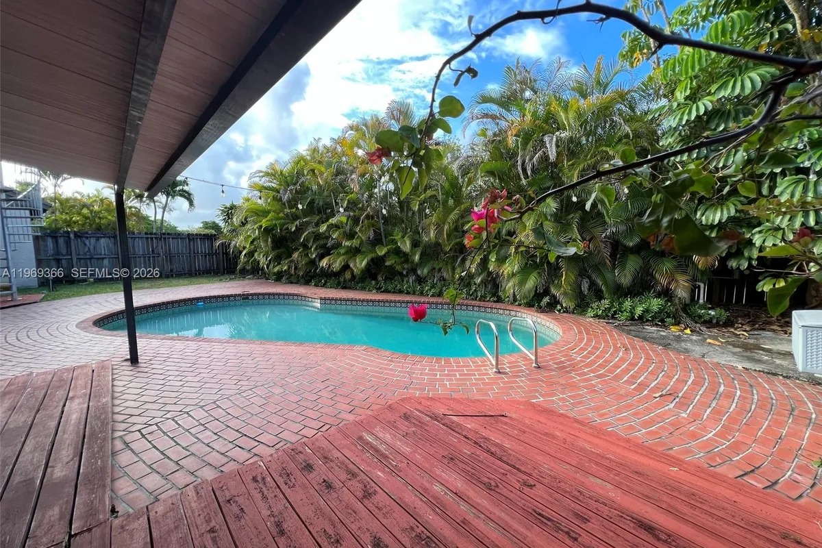 7512 SW 95th Pl, Miami FL 33173