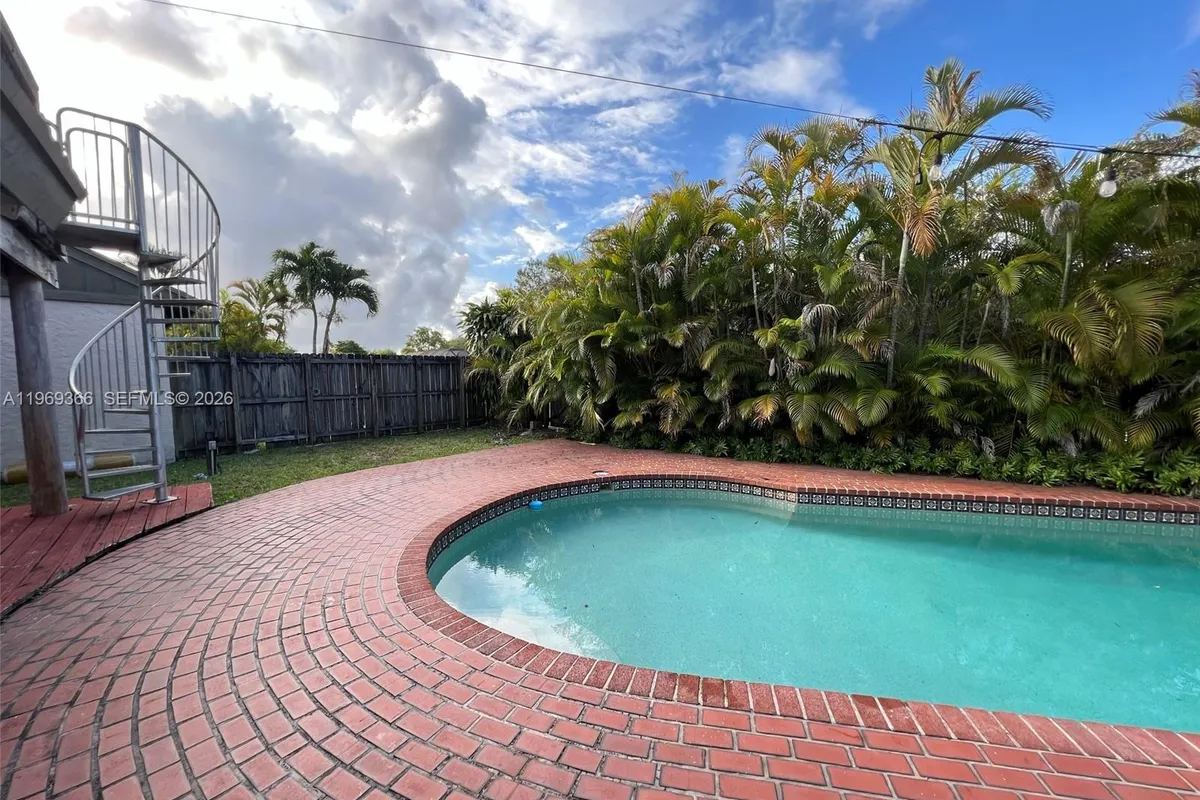 7512 SW 95th Pl, Miami FL 33173