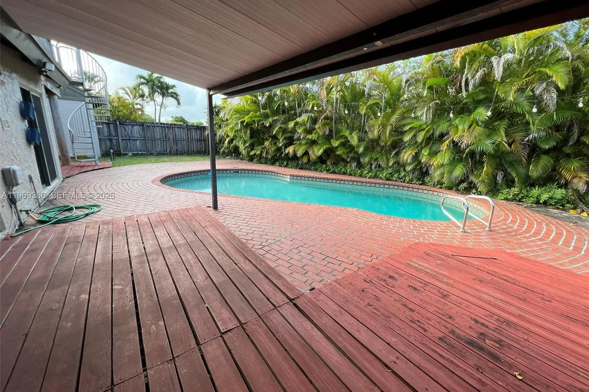 7512 SW 95th Pl, Miami FL 33173