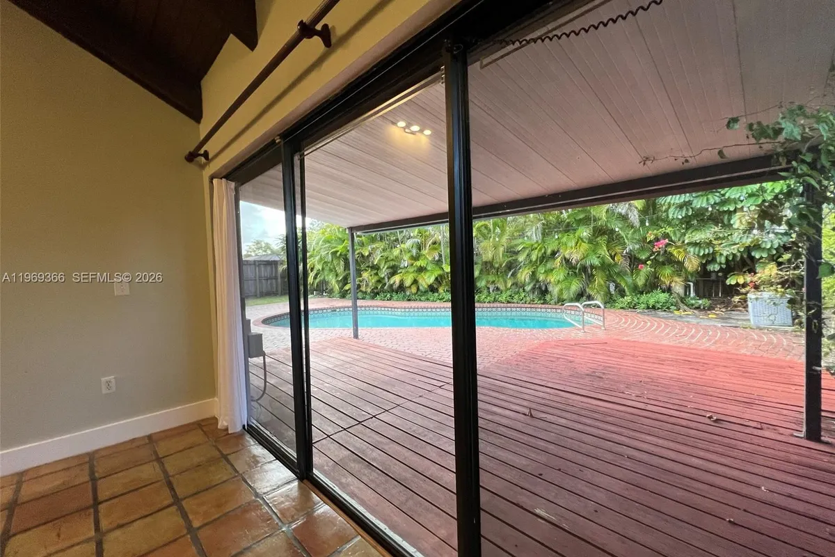 7512 SW 95th Pl, Miami FL 33173