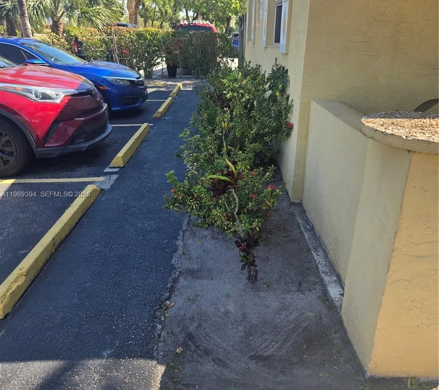 208 SW 1st Ct, Pompano Beach FL 33060