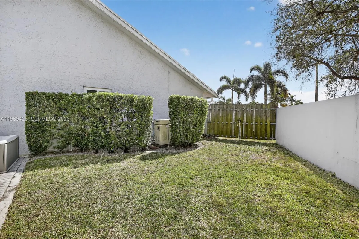 9731 NW 32nd Mnr, Sunrise FL 33351