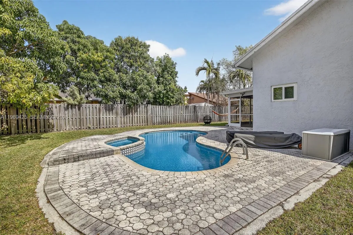 9731 NW 32nd Mnr, Sunrise FL 33351