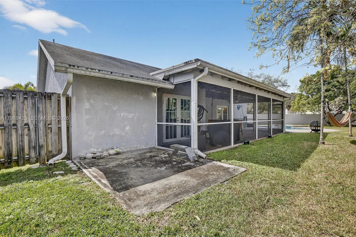 9731 NW 32nd Mnr, Sunrise FL 33351