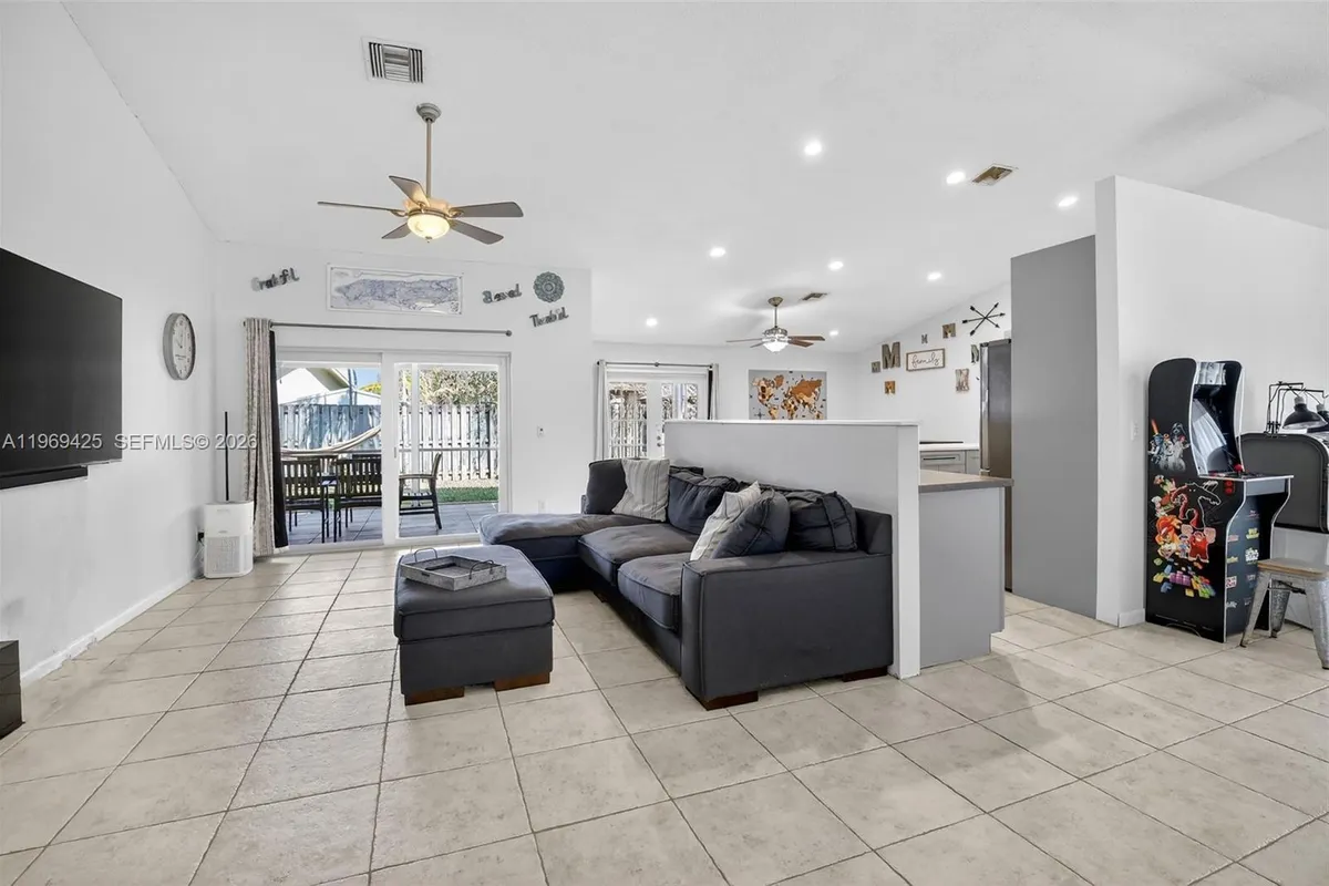 9731 NW 32nd Mnr, Sunrise FL 33351