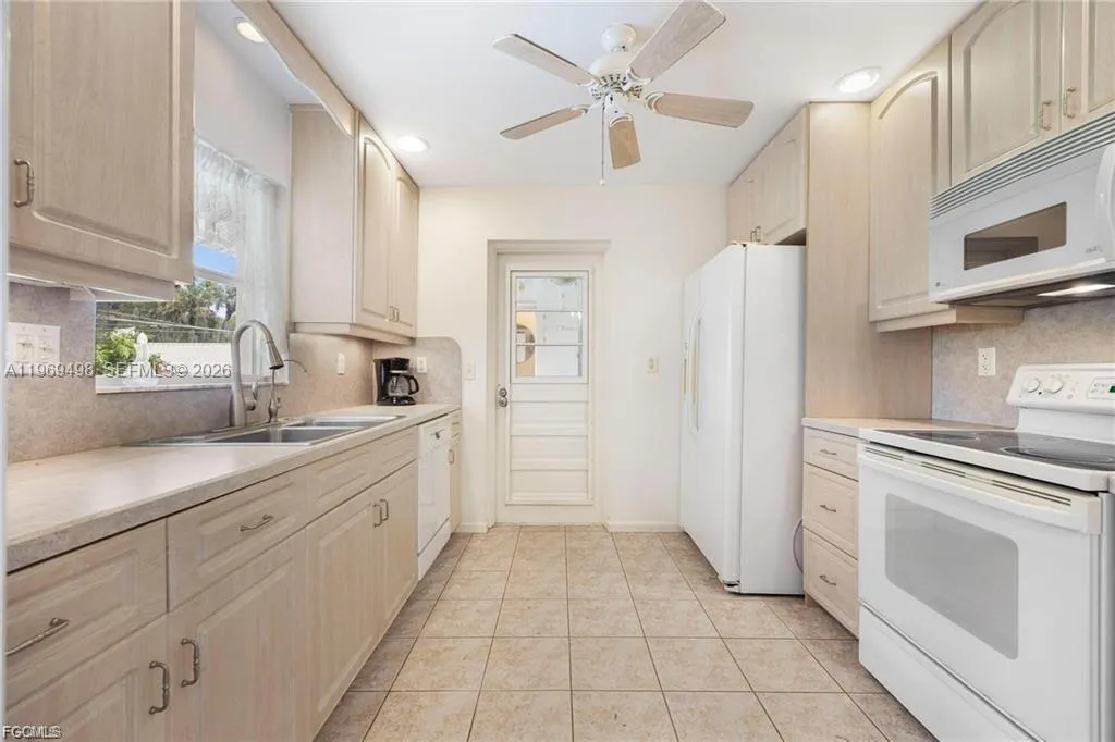 2030 Ft Denaud Rd, La Belle FL 33935