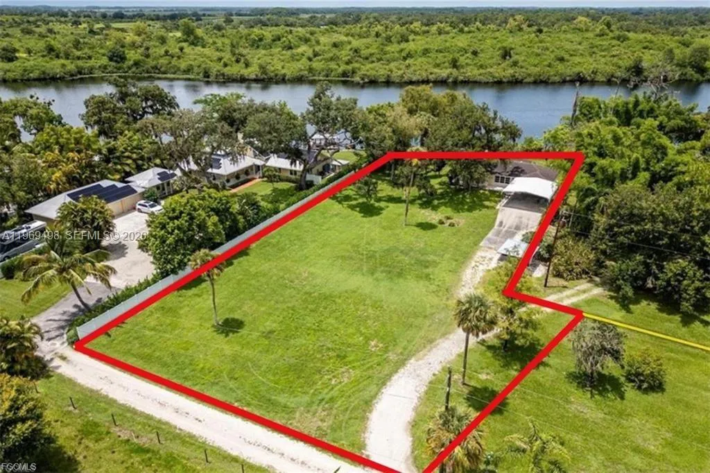 2030 Ft Denaud Rd, La Belle FL 33935