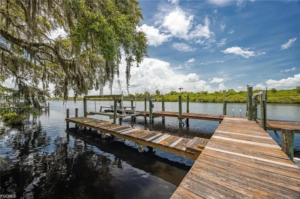 2030 Ft Denaud Rd, La Belle FL 33935