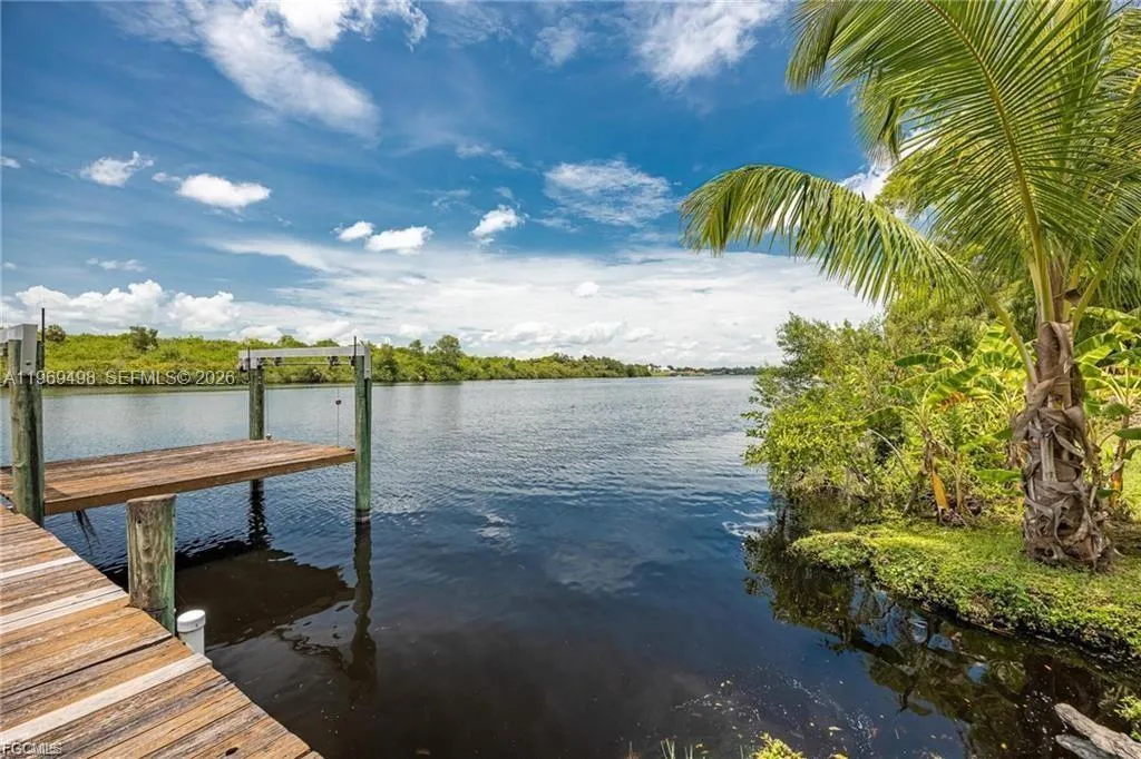 2030 Ft Denaud Rd, La Belle FL 33935