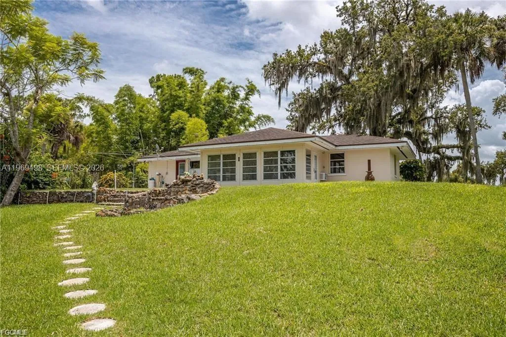 2030 Ft Denaud Rd, La Belle FL 33935