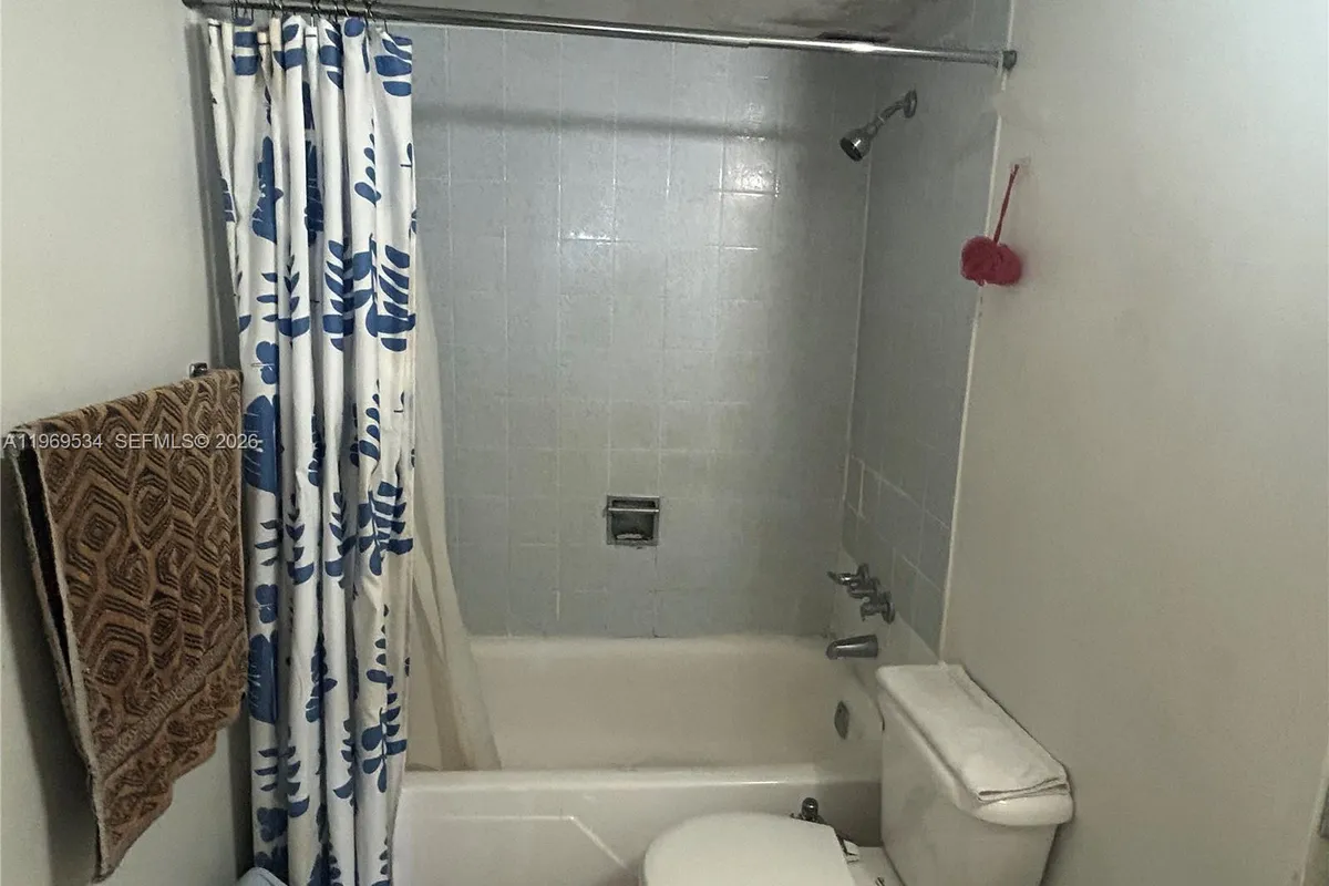 7118 Bonita Dr # 704, Miami Beach FL 33141