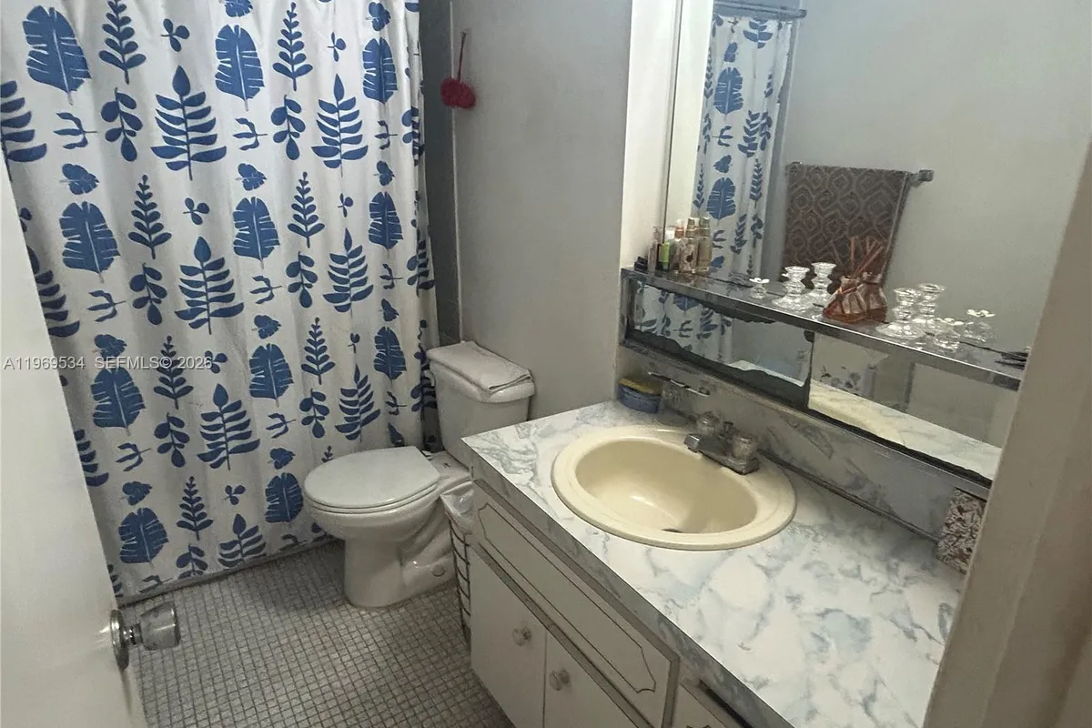 7118 Bonita Dr # 704, Miami Beach FL 33141