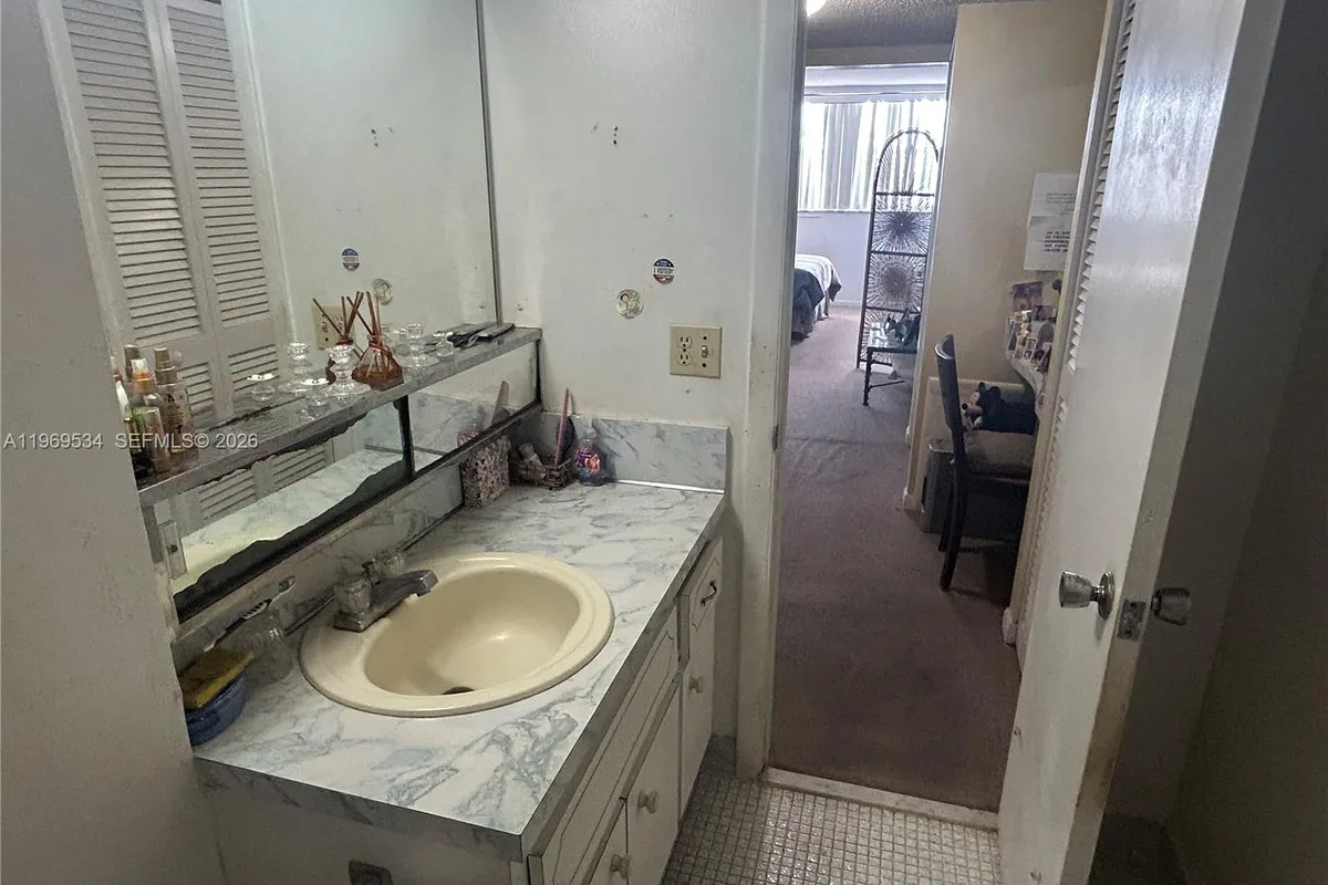 7118 Bonita Dr # 704, Miami Beach FL 33141