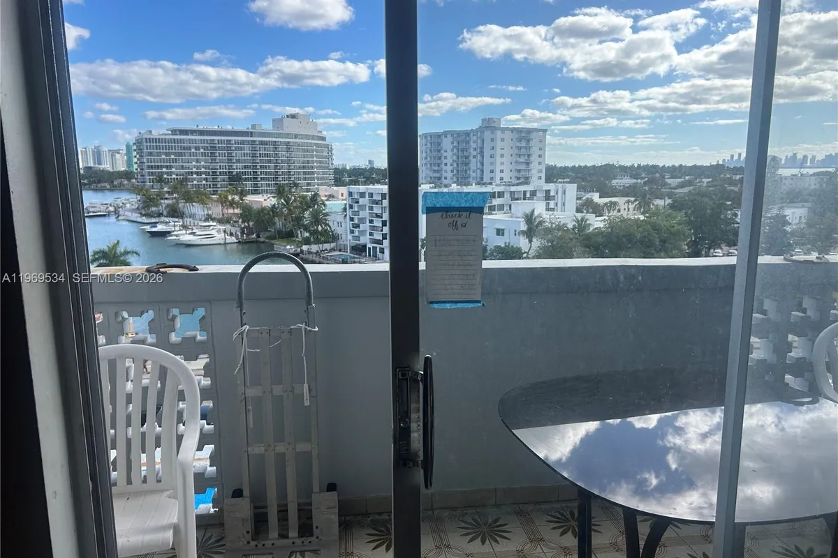 7118 Bonita Dr # 704, Miami Beach FL 33141