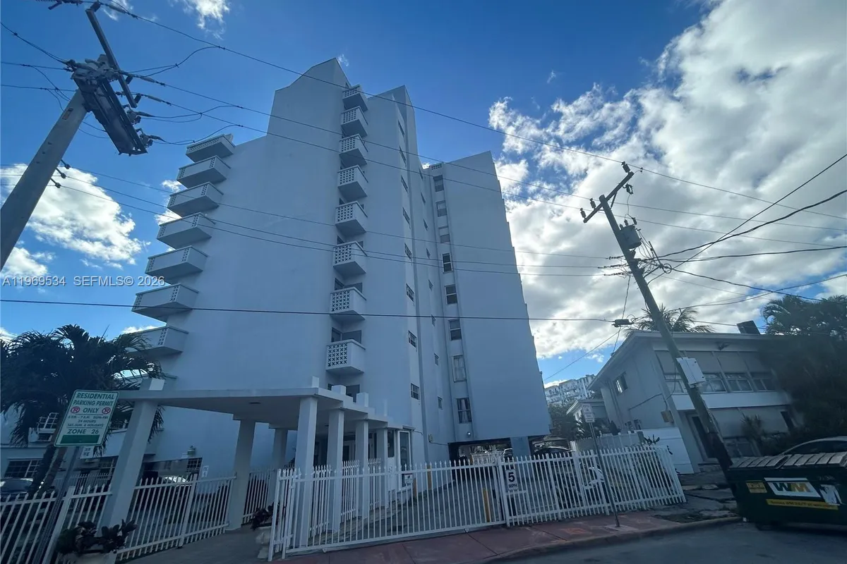 7118 Bonita Dr # 704, Miami Beach FL 33141