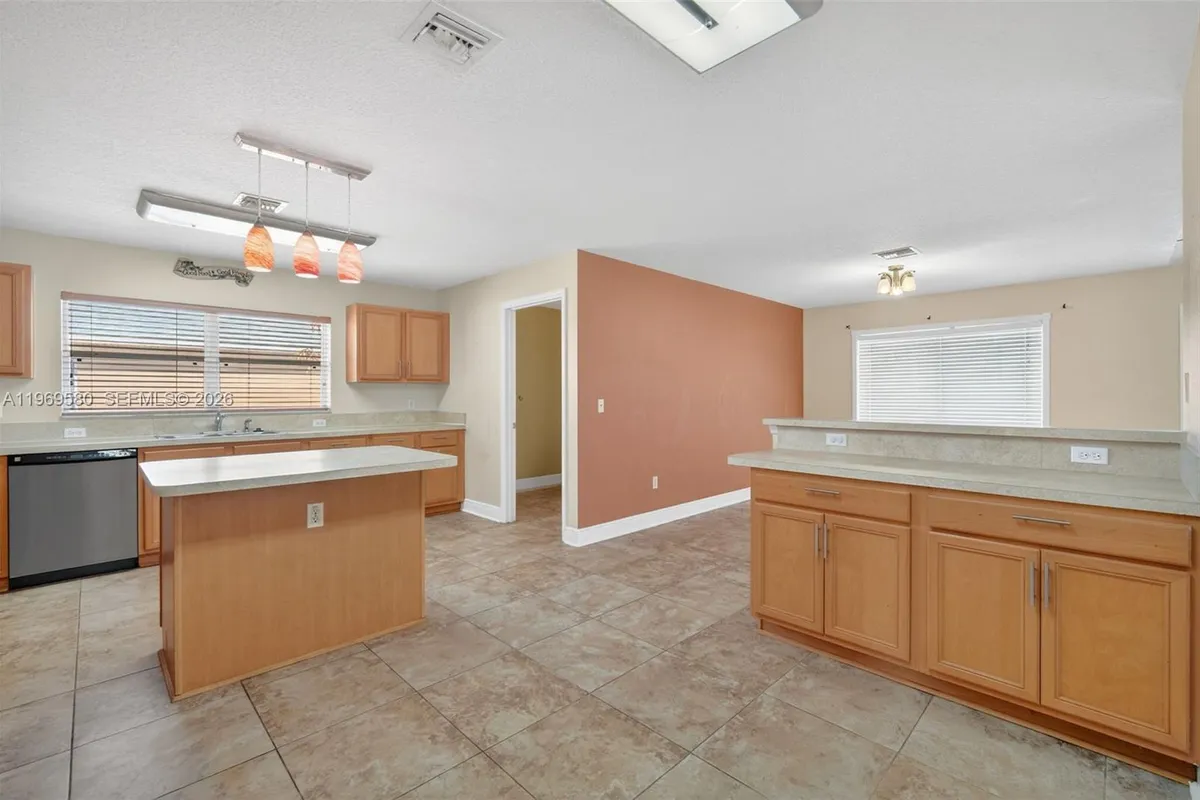 6762 NW Daffodil Ln, Port St. Lucie FL 34983