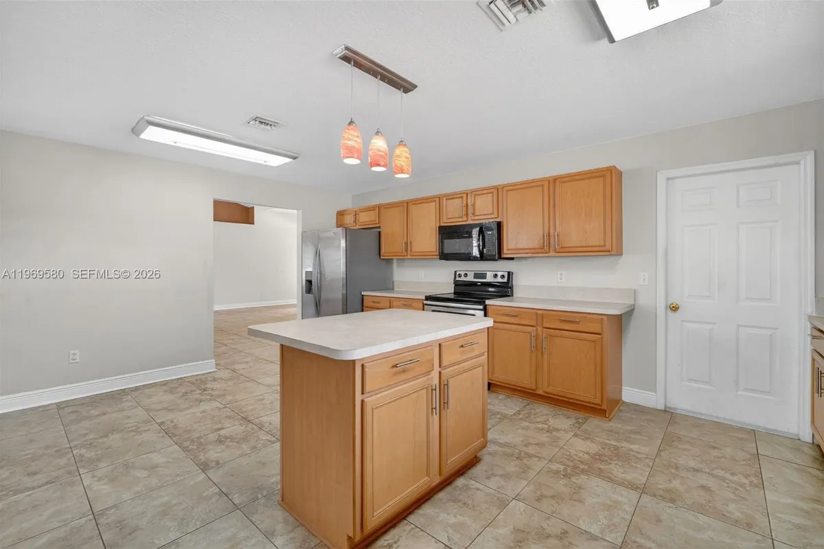 6762 NW Daffodil Ln, Port St. Lucie FL 34983