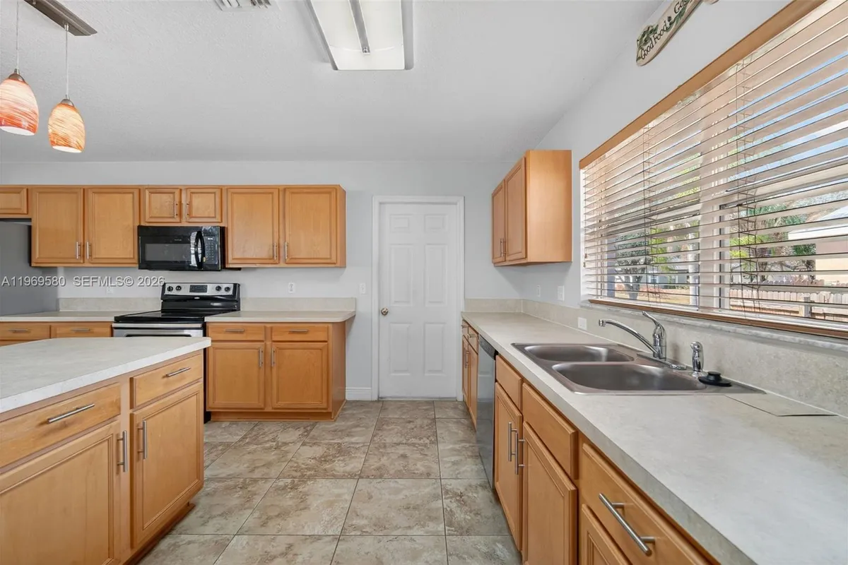 6762 NW Daffodil Ln, Port St. Lucie FL 34983