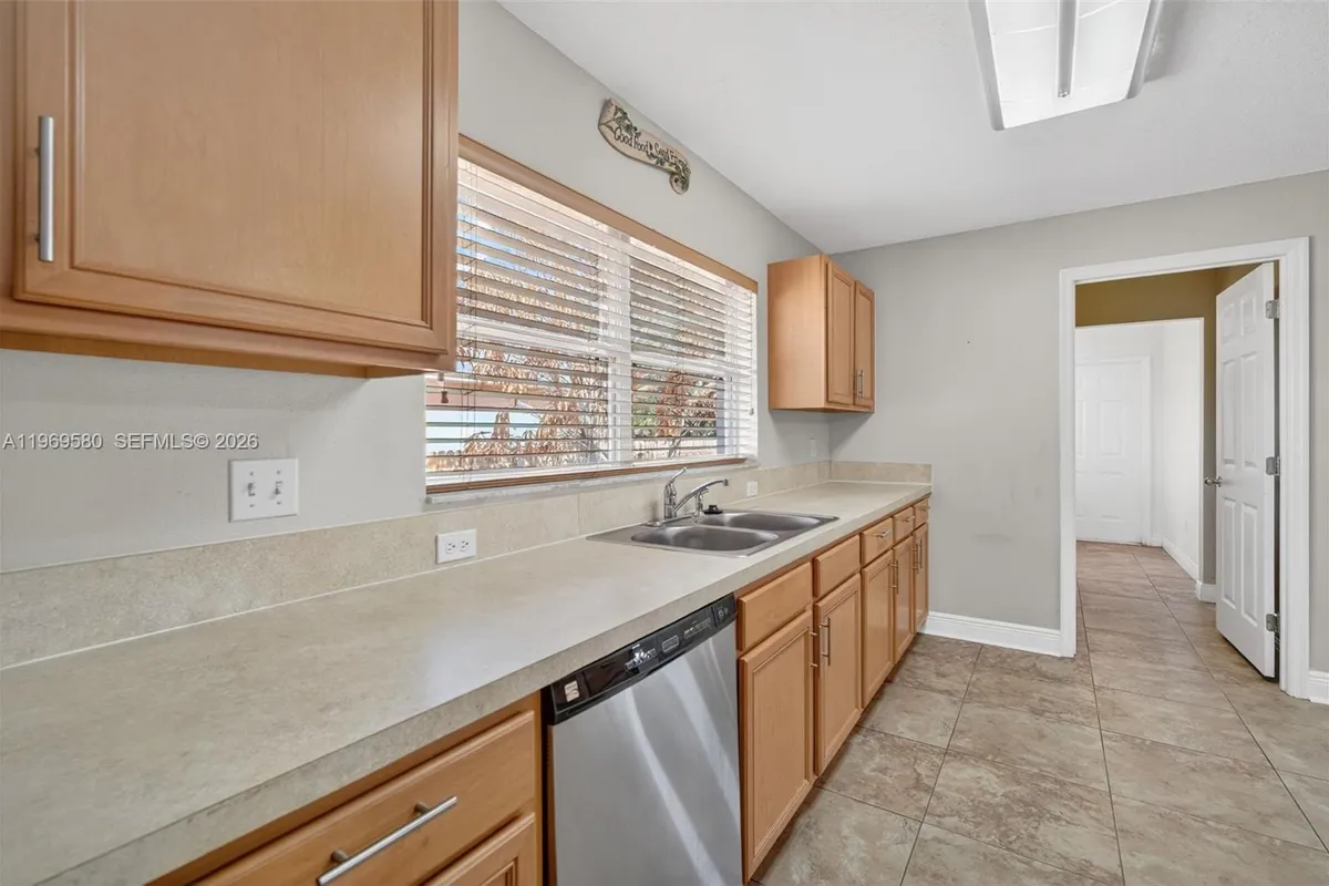 6762 NW Daffodil Ln, Port St. Lucie FL 34983