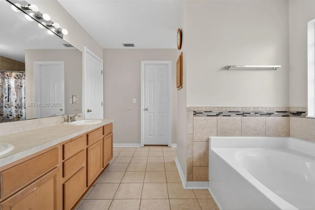 6762 NW Daffodil Ln, Port St. Lucie FL 34983