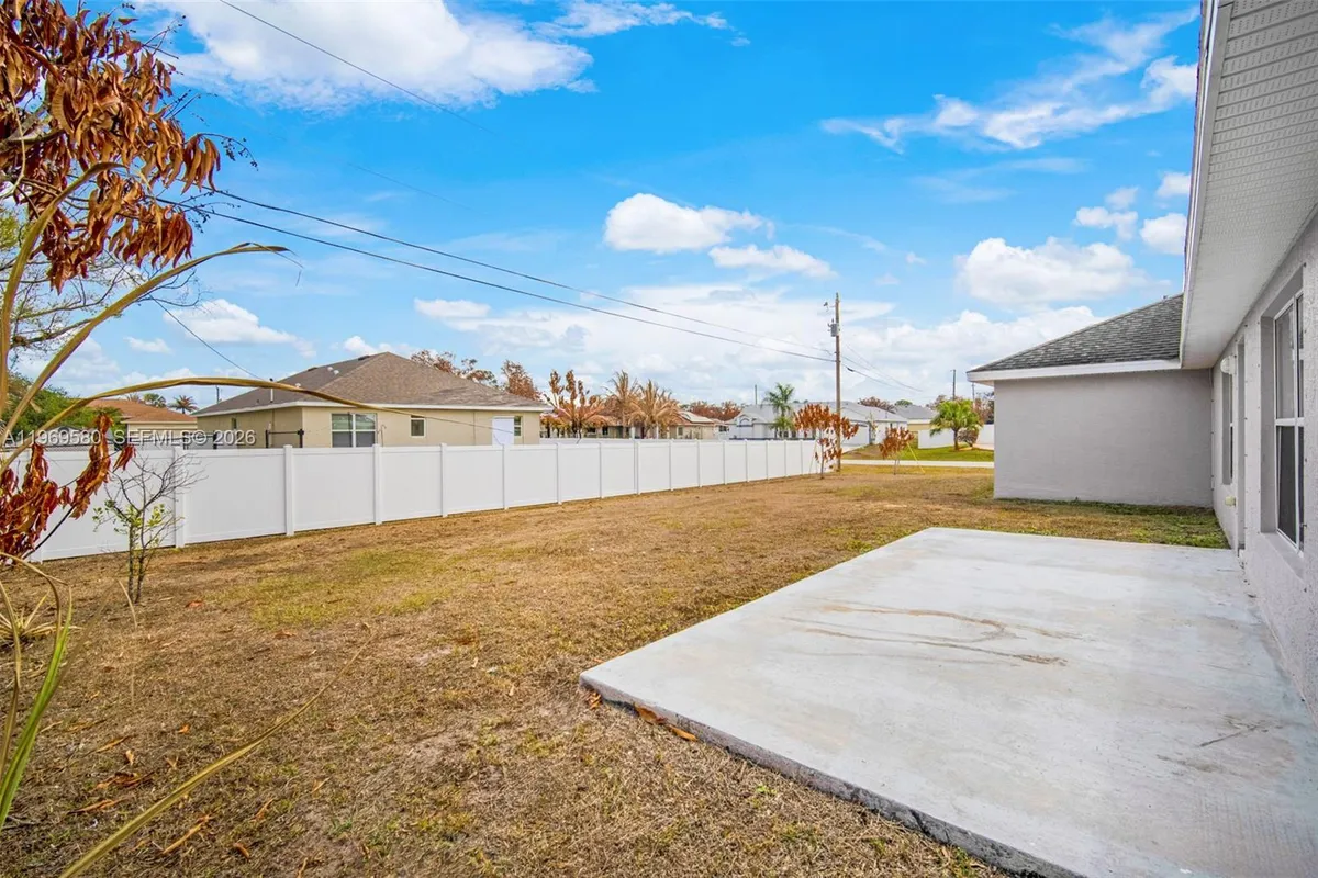 6762 NW Daffodil Ln, Port St. Lucie FL 34983