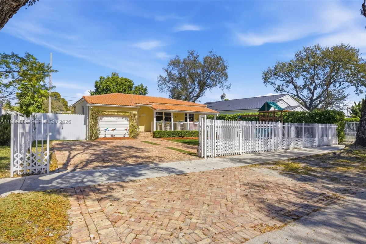 5851 SW 15th St, West Miami FL 33144