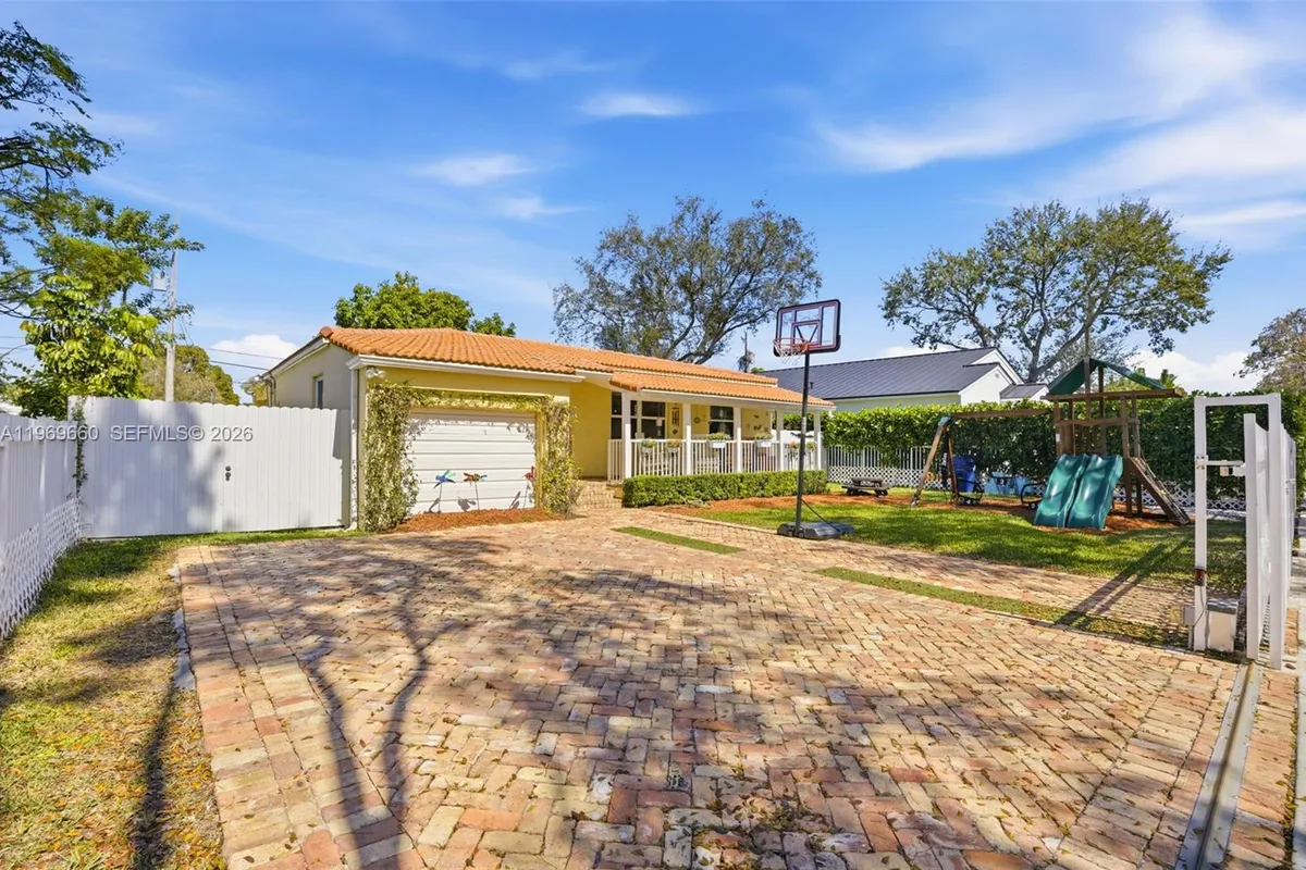 5851 SW 15th St, West Miami FL 33144