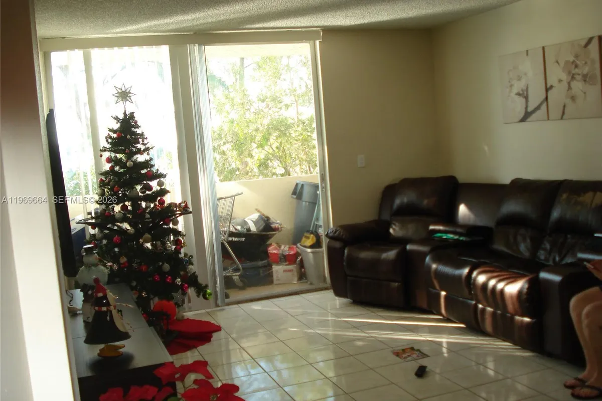 10090 NW 80 Ct # 1321, Hialeah Gardens FL 33016