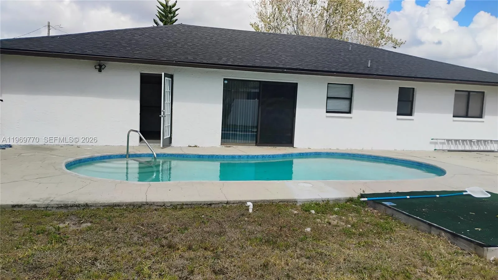 1404 SE 19TH St., Cape Coral FL 33990