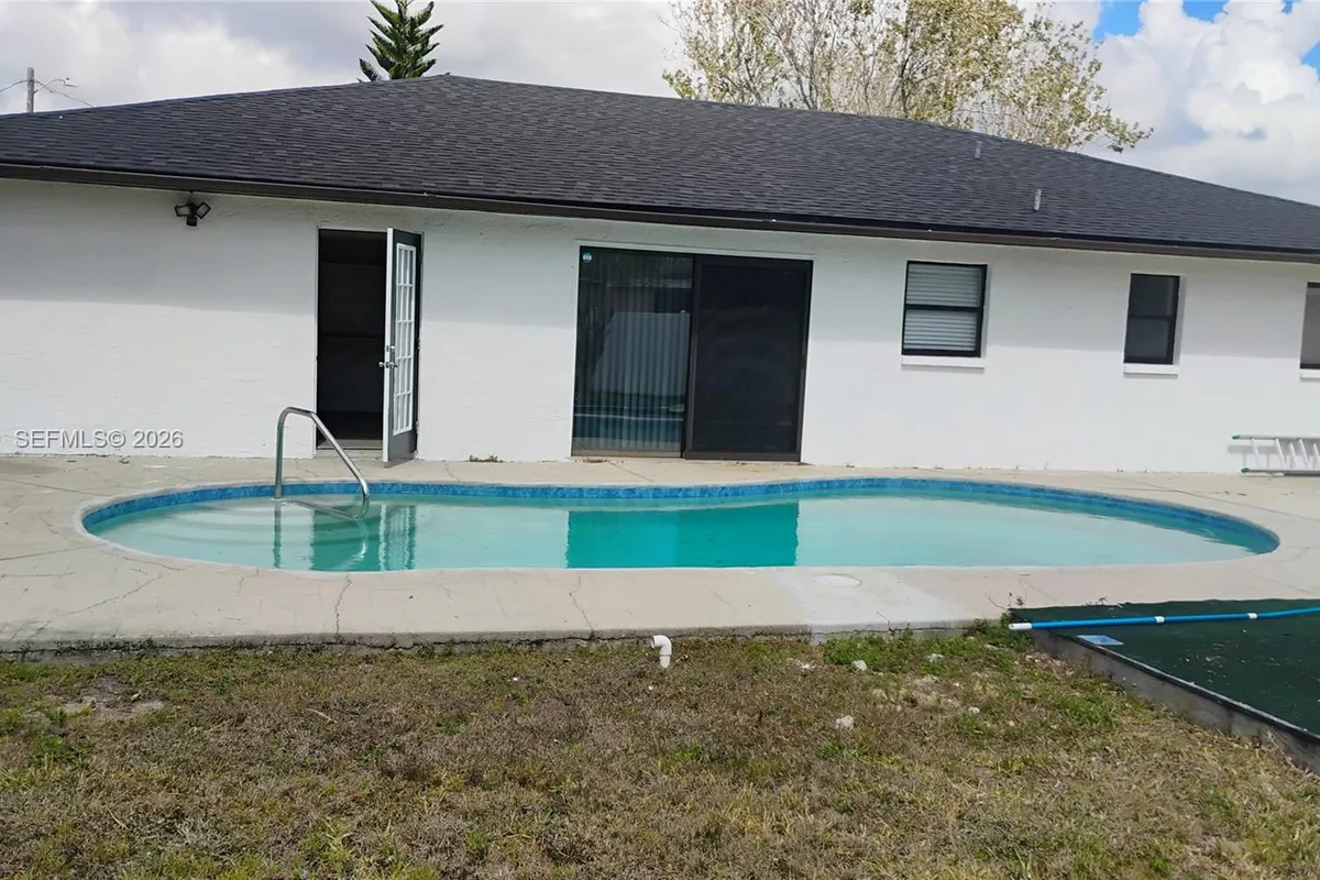 1404 SE 19TH St., Cape Coral FL 33990