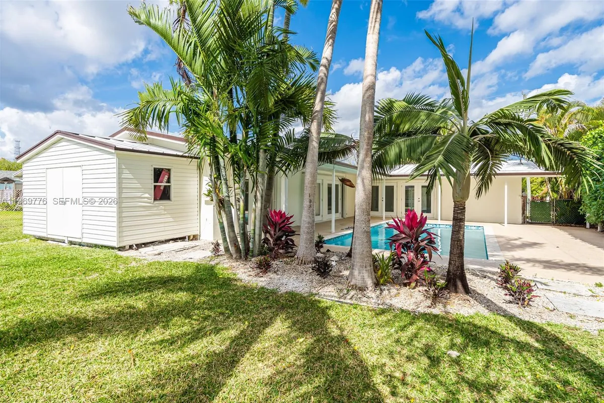 9990 Broad Channel Dr, Cutler Bay FL 33157