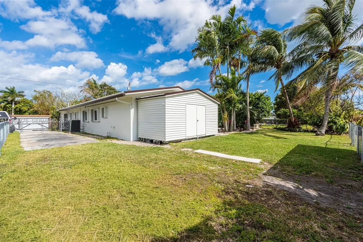 9990 Broad Channel Dr, Cutler Bay FL 33157