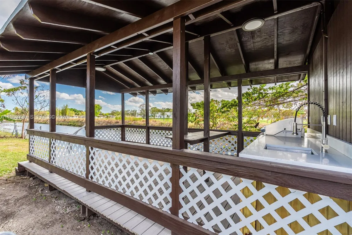 9990 Broad Channel Dr, Cutler Bay FL 33157