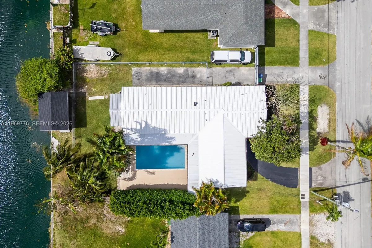 9990 Broad Channel Dr, Cutler Bay FL 33157