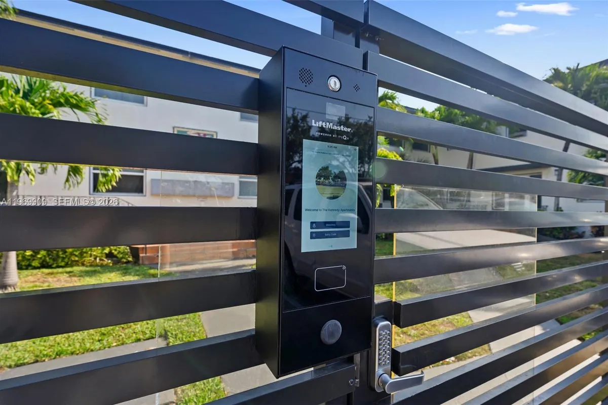 577 NE 82nd St # 14, Miami FL 33138