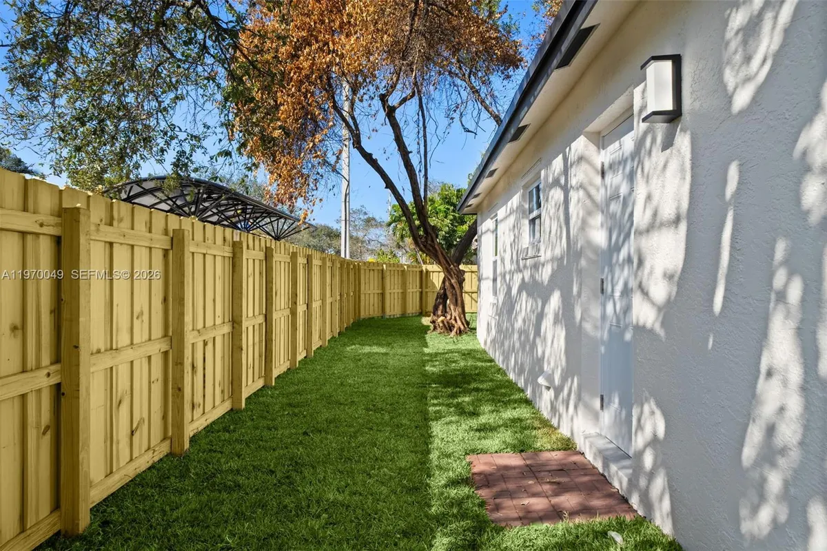 2241 Hope St, Hollywood FL 33020