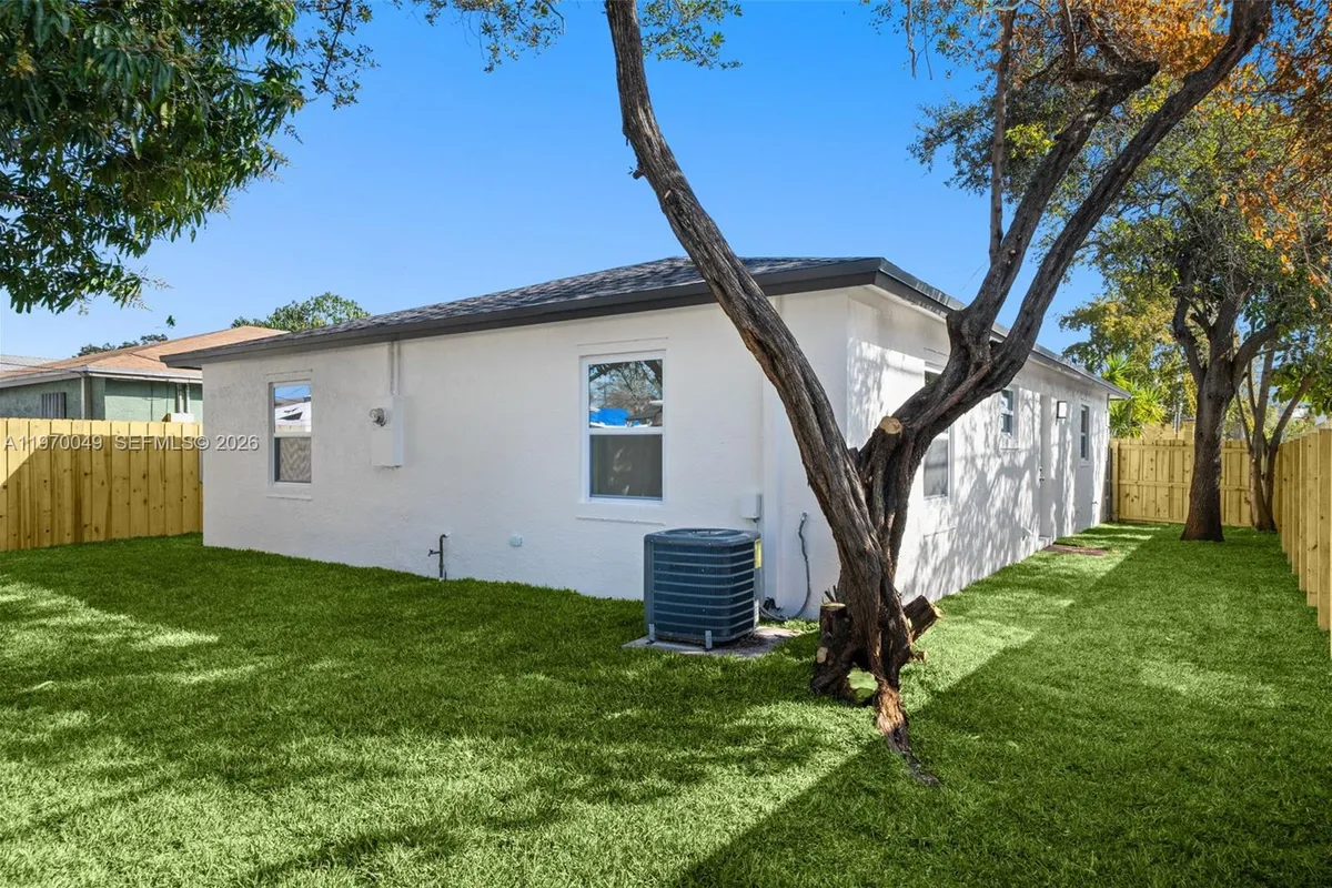 2241 Hope St, Hollywood FL 33020