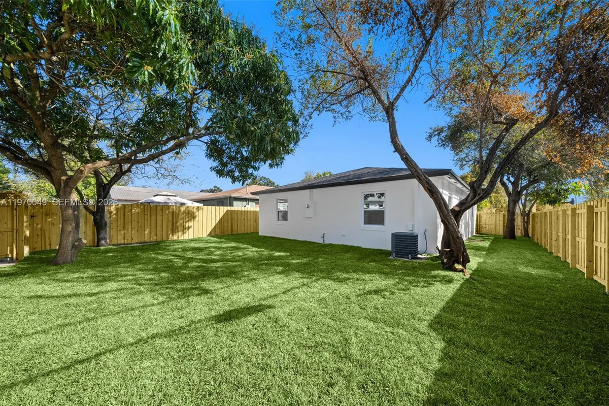 2241 Hope St, Hollywood FL 33020