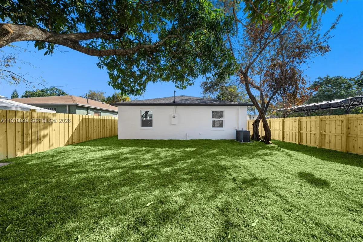 2241 Hope St, Hollywood FL 33020