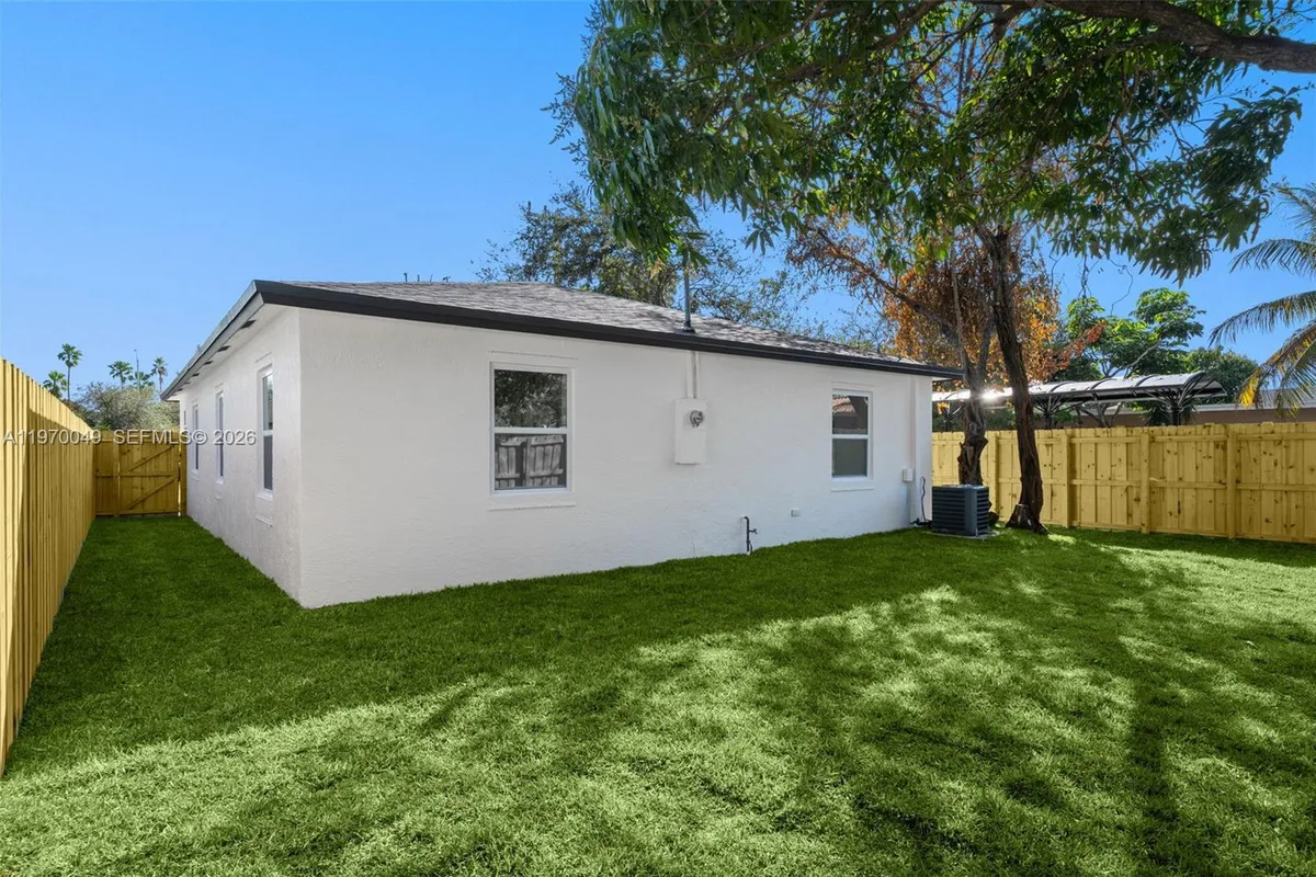 2241 Hope St, Hollywood FL 33020