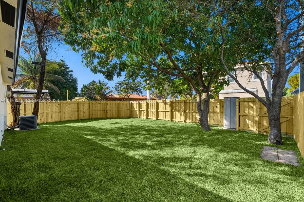 2241 Hope St, Hollywood FL 33020