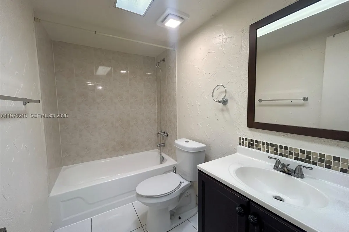 1080 Del Lago Cir # 202, Sunrise FL 33313