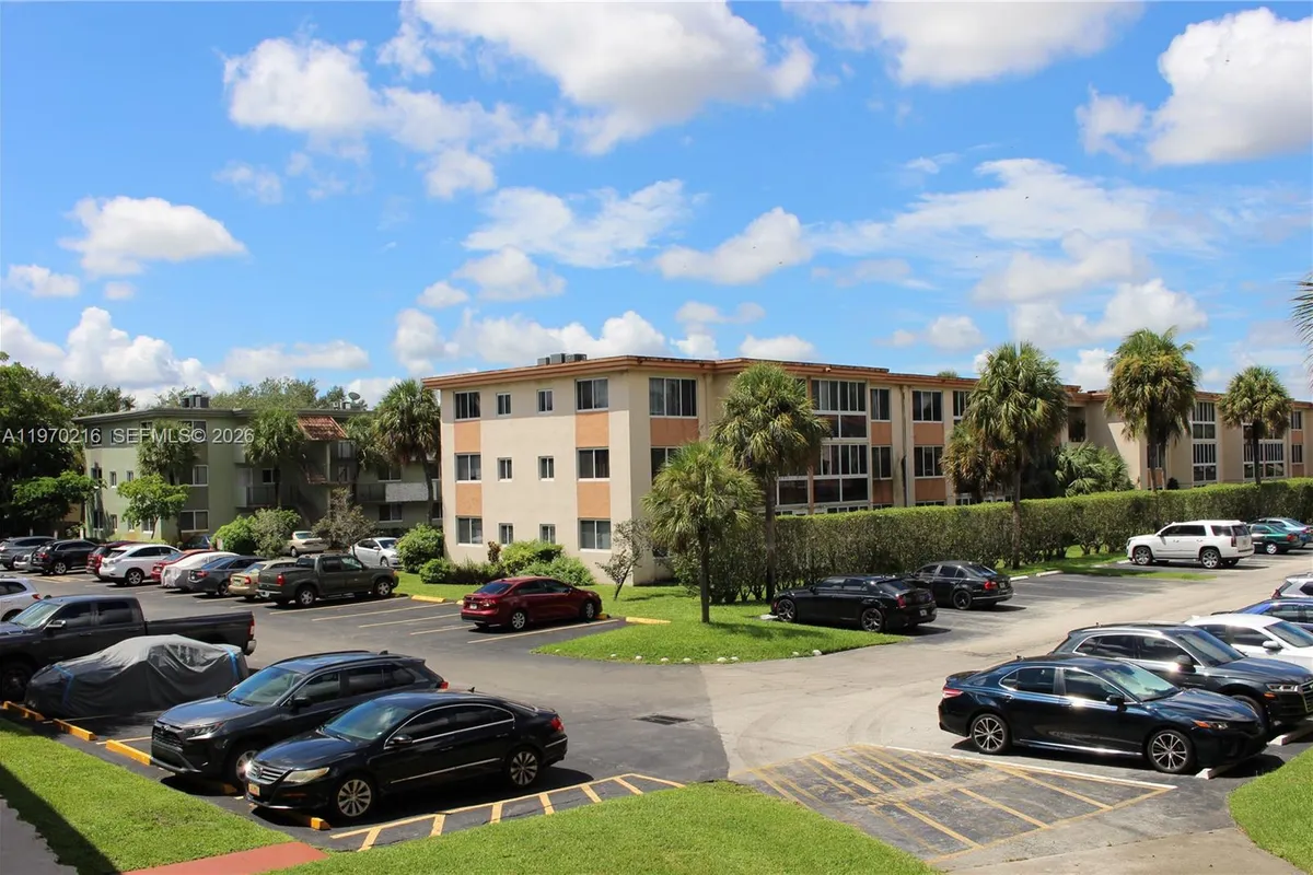 1080 Del Lago Cir # 202, Sunrise FL 33313