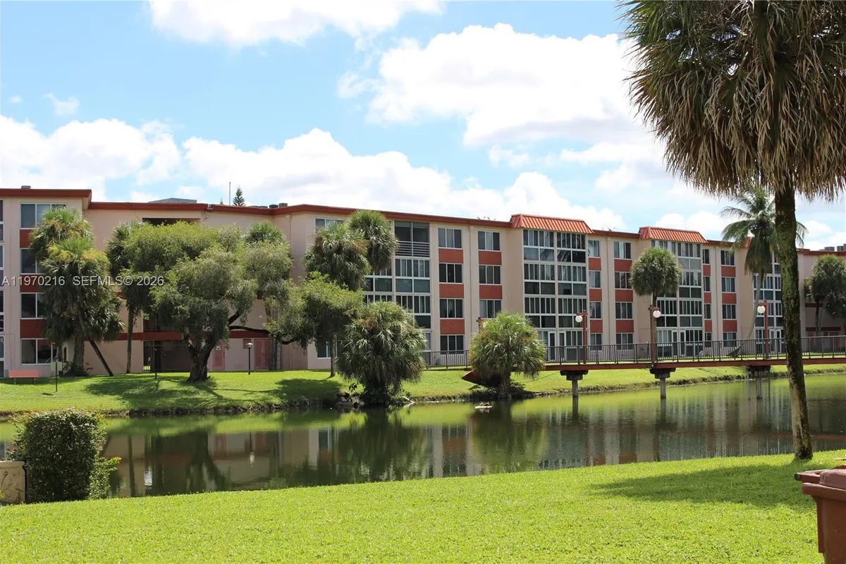 1080 Del Lago Cir # 202, Sunrise FL 33313