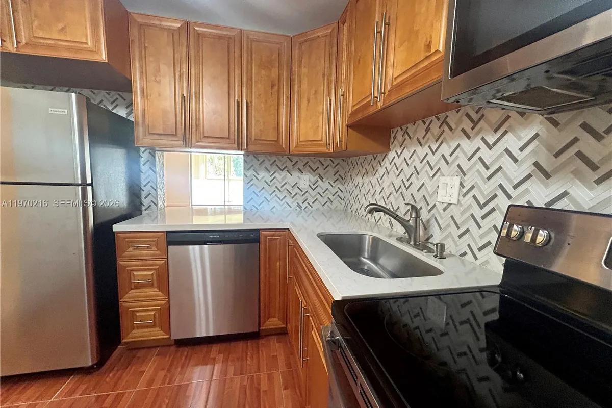 1080 Del Lago Cir # 202, Sunrise FL 33313