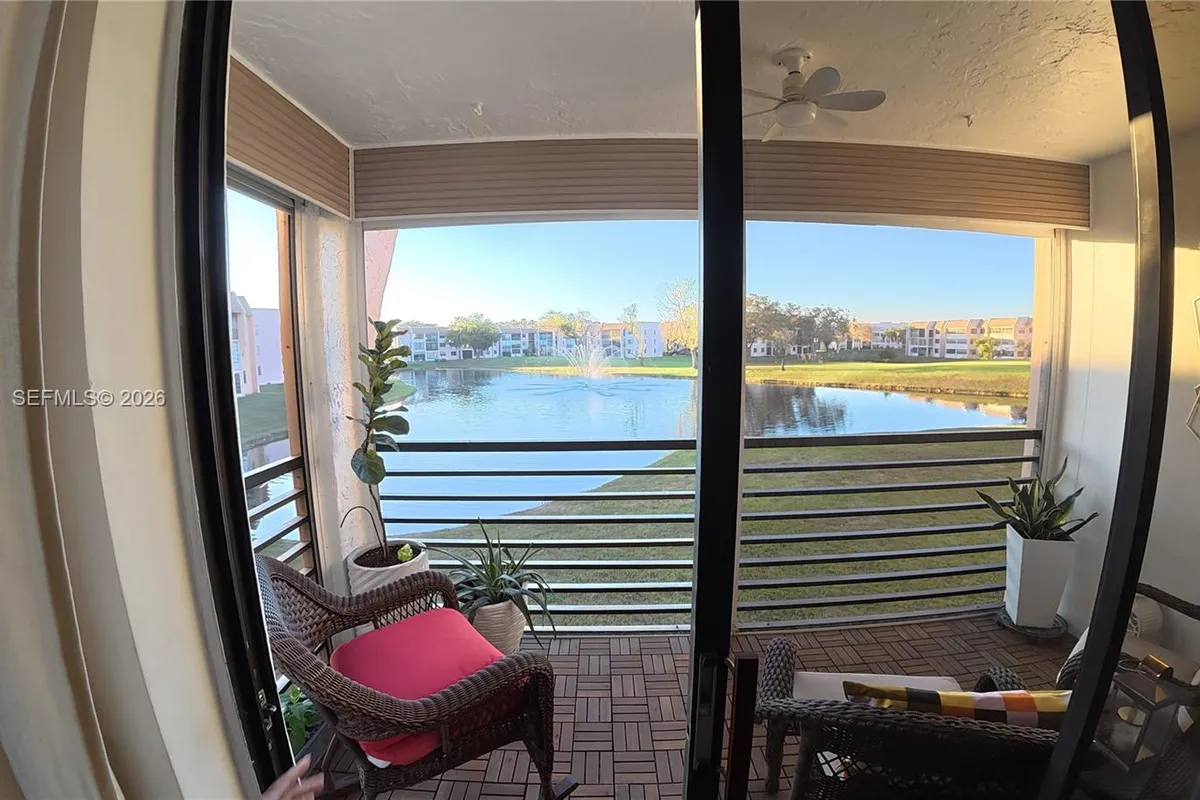 10303 Sunrise Lakes Blvd # 211, Sunrise FL 33322