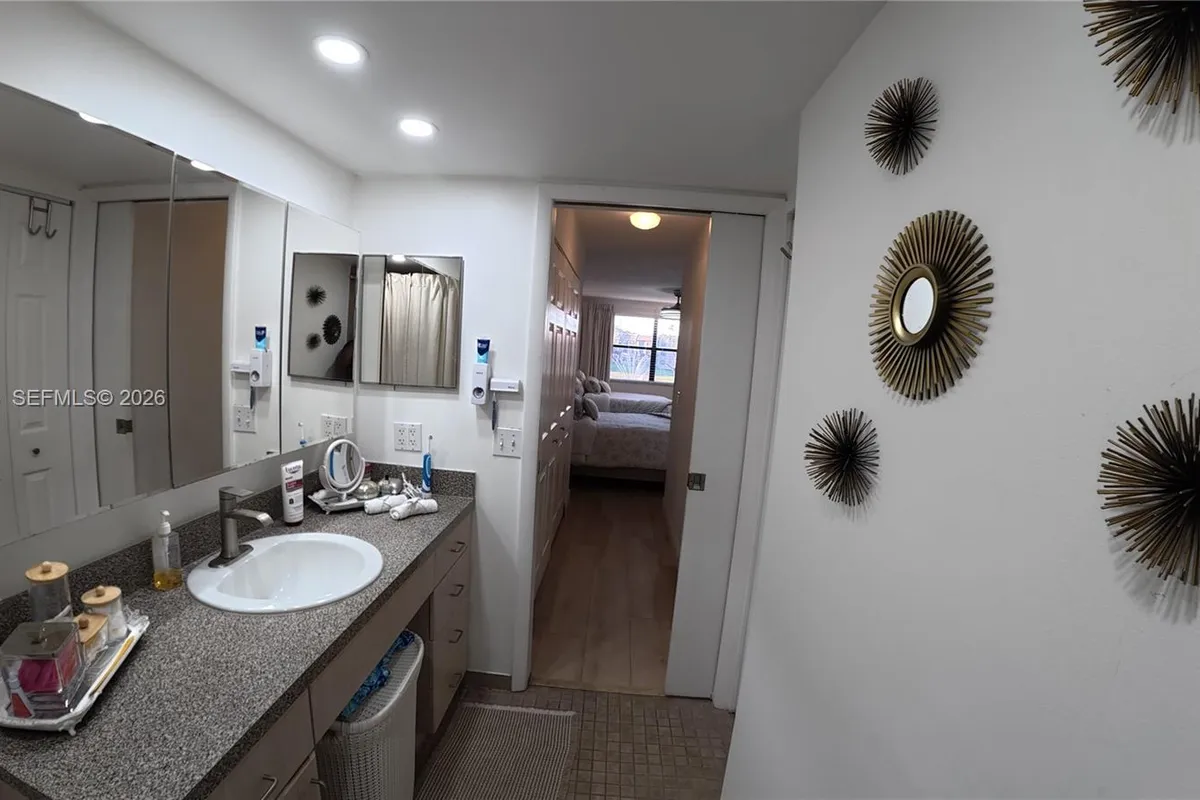 10303 Sunrise Lakes Blvd # 211, Sunrise FL 33322