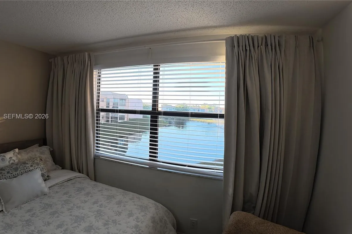 10303 Sunrise Lakes Blvd # 211, Sunrise FL 33322